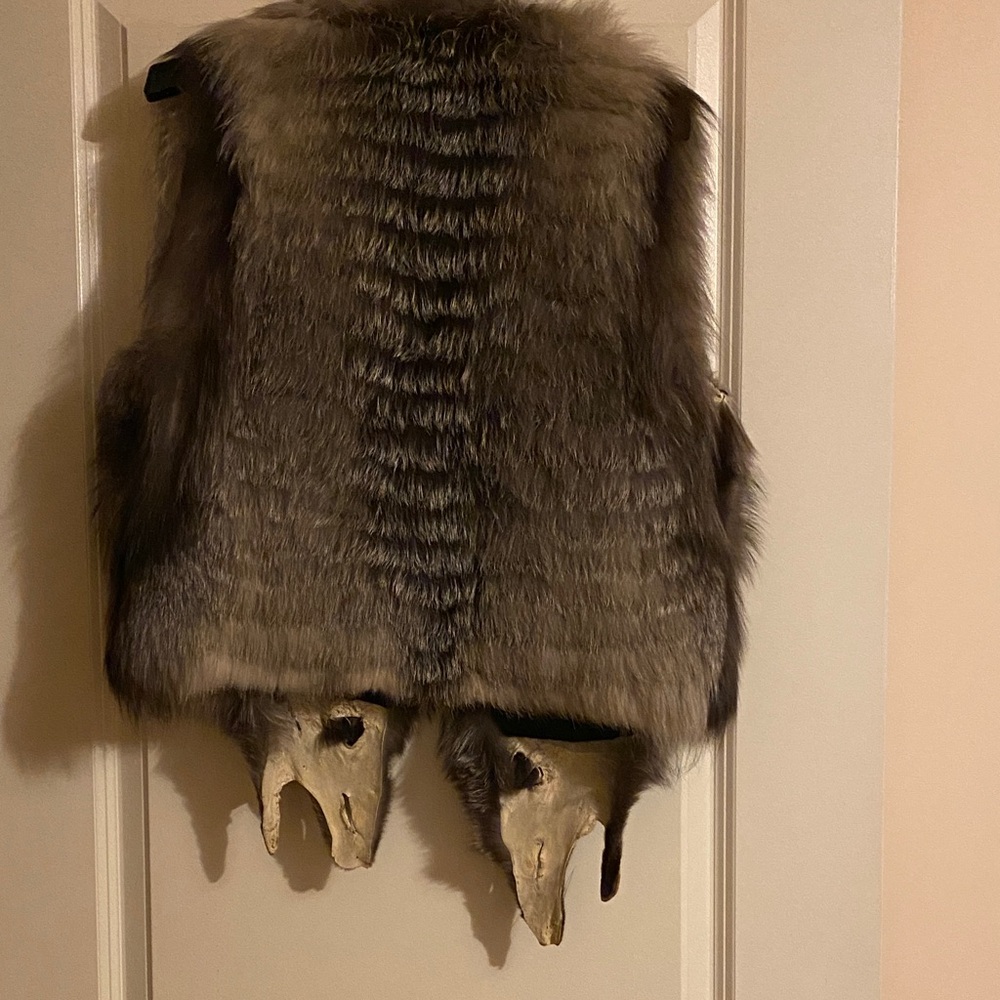 Luxurious Fur Vest in Gray, size Small - Picture 3 of 6